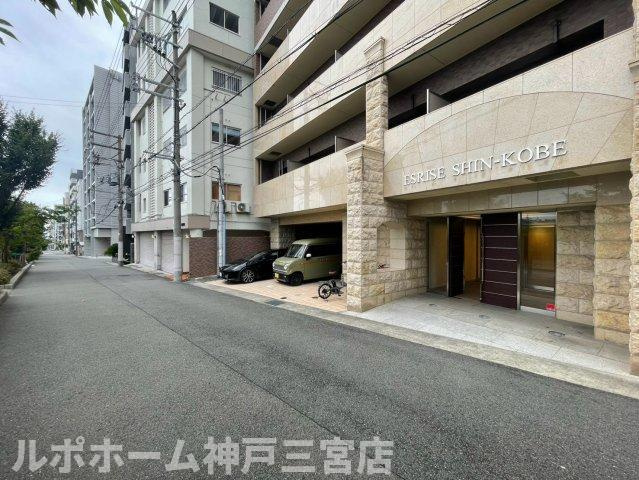 エスライズ新神戸のエントランス