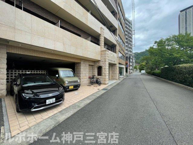 エスライズ新神戸の駐車場