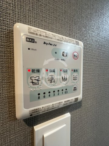 ファーストフィオーレ塚本ウェルビングの洗面所|浴室乾燥機