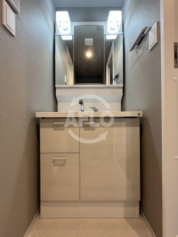 ファーストフィオーレ塚本ウェルビングの独立洗面台|洗面台