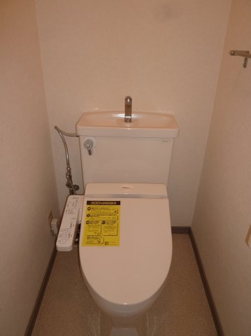 ライオンズマンション海老名第3のトイレ|落ち着いた色調のトイレです