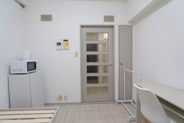 AP1172 クリオ神奈川新町壱番館 304の洋室|



