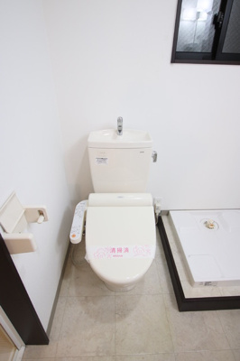 温水便座付のトイレです
