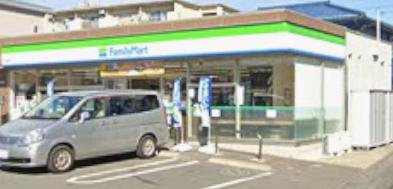 ファミリーマート町田金森店 徒歩6分。 410m