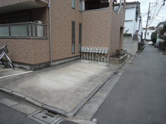 ★敷地内駐車場★（空き状況・使用料等詳細はご確認下さい）