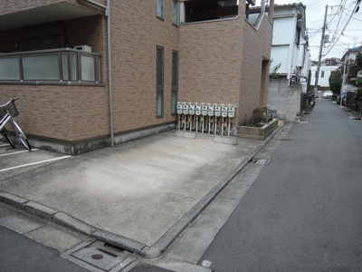 ★敷地内駐車場★（空き状況・使用料等詳細はご確認下さい）