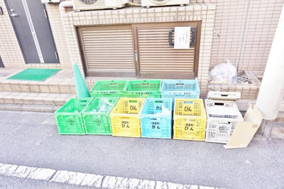 敷地内にゴミ置き場があります