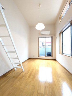 二面採光のお部屋です