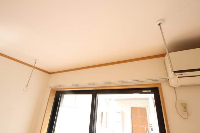 ★お部屋干しに便利な室内物干し付き★