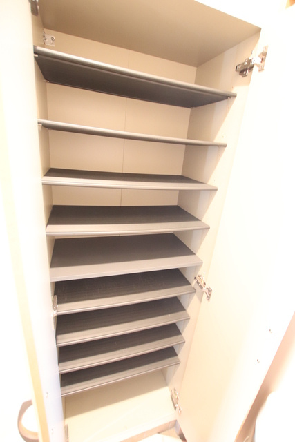 ★両開きで収納しやすいシューズＢＯＸ★