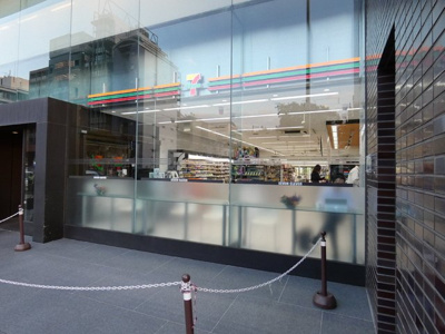 セブンイレブン港区南青山２丁目店まで290ｍ