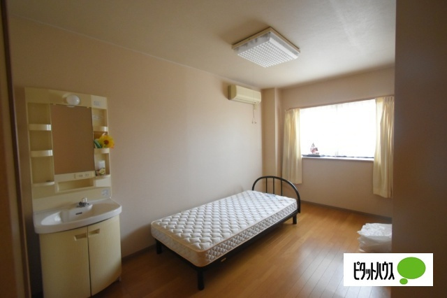 富士見町時沢貸店舗の内装|各部屋に洗面台あり