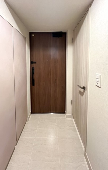【玄関】 | ロイヤルパークス有明 | ※写真は同タイプ住戸です。
