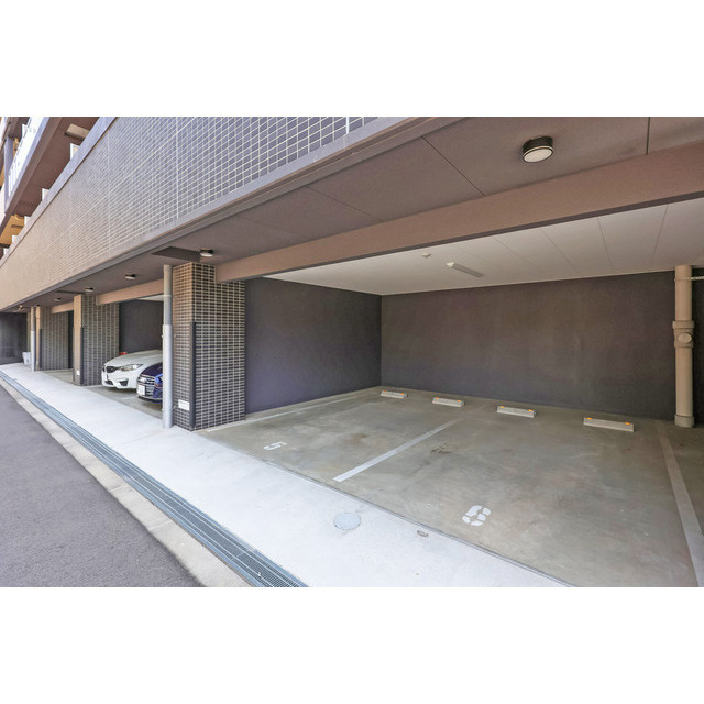アドバンス西梅田ビオスの駐車場