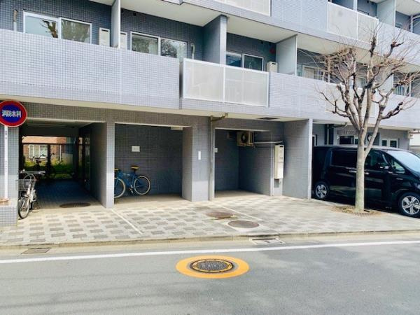 大井町タウンハウスの駐車場