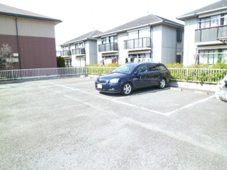 ★敷地内駐車場★（空き状況・使用料等詳細はご確認下さい）