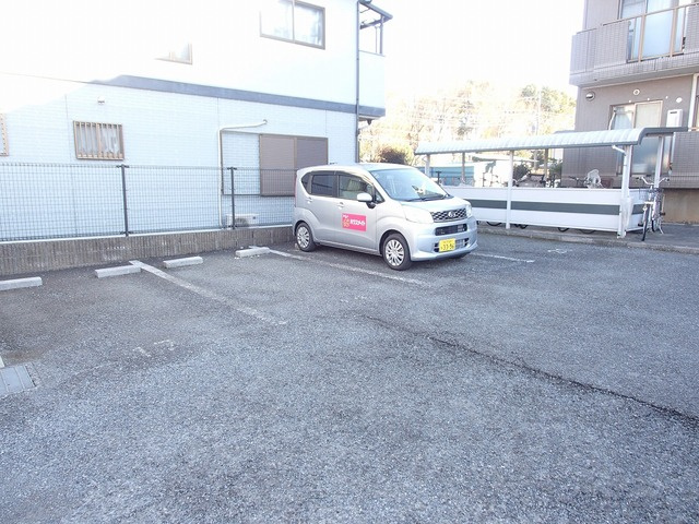 ★敷地内駐車場★（空き状況・使用料等詳細はご確認下さい）