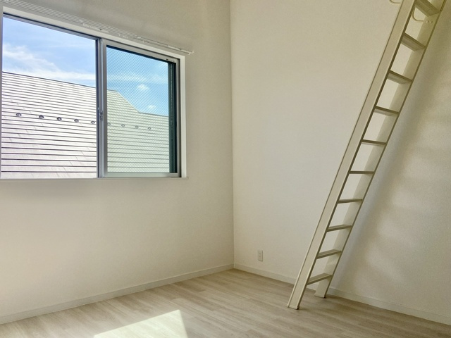 ★ロフト付きで天井が高いお部屋です