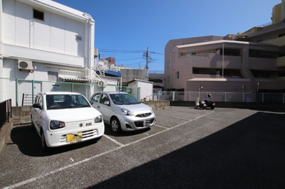 ★敷地内駐車場★（空き状況・使用料等詳細はご確認下さい）