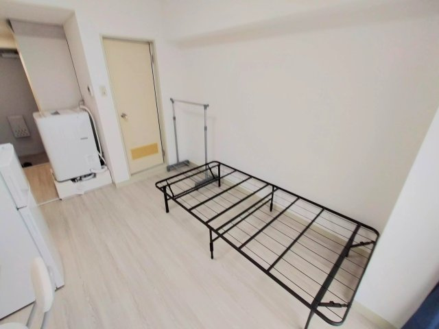 AP157 プラーズ花月園 801の居間・リビング|



