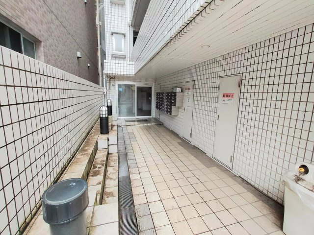 AP154 プラーズ花月園 401の玄関|



