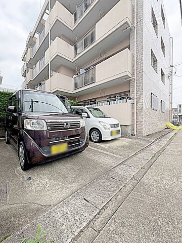 レジデンス翔の駐車場