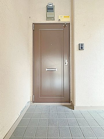レジデンス翔の玄関