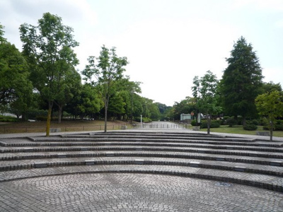 日野中央公園まで190ｍ