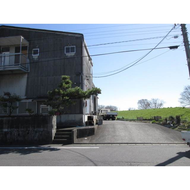 岐阜市柳津町丸野４丁目の倉庫の駐車場