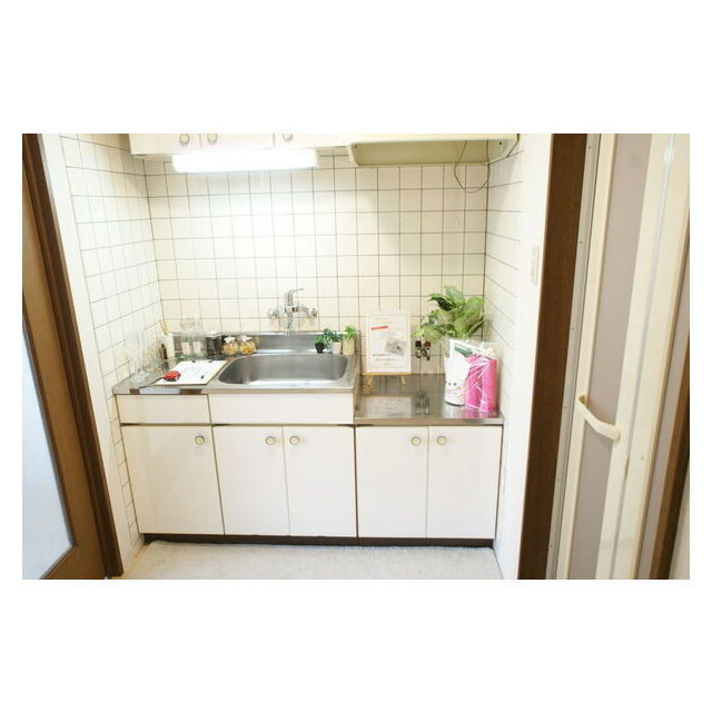 岐阜市月丘町３丁目のアパートのキッチン