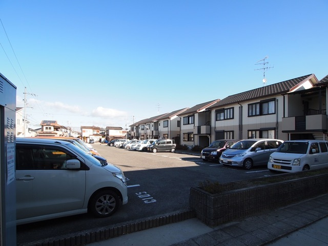 コスモス結崎Ｃの駐車場