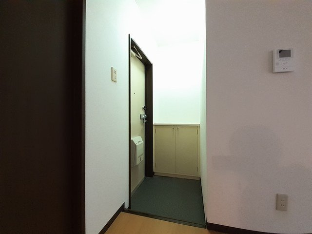 アパルトマン中央の玄関|毎日通る玄関はこちらです