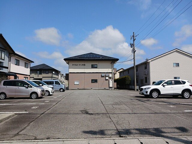 アパルトマン中央の駐車場|駐車場です