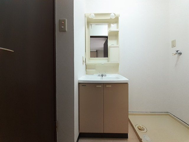アパルトマン中央の洗面所|コンパクトで使いやすい洗面所