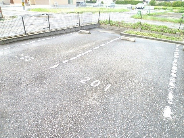 ＣＡＳＡ　ＡＶＡＮＴⅠの駐車場|駐車場があるので、車を買う予定の方も安心です