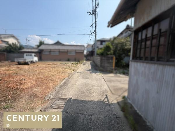 和歌山市上野　土地の前面道路含む現地写真