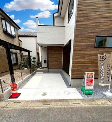 【駐車場】 | 【29日(土)・30日(日)室内見学可能】草加市旭町6期 | 出し入れしやすい平面駐車場となっております♪