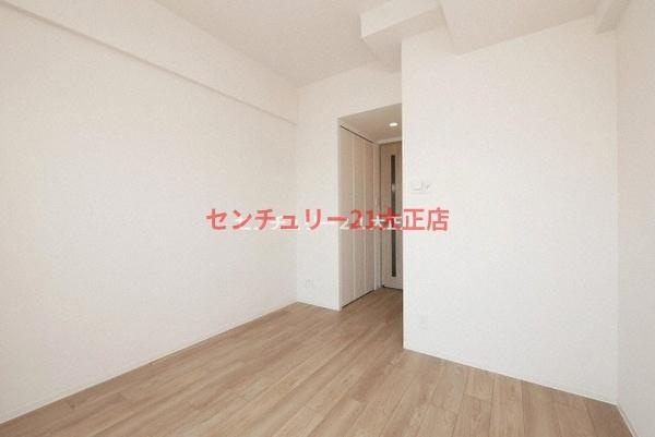 エスリード弁天町ルシェンテの洋室