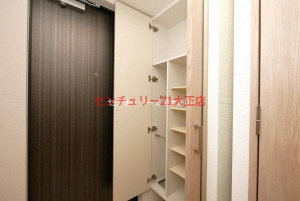 エスリード弁天町ルシェンテの玄関