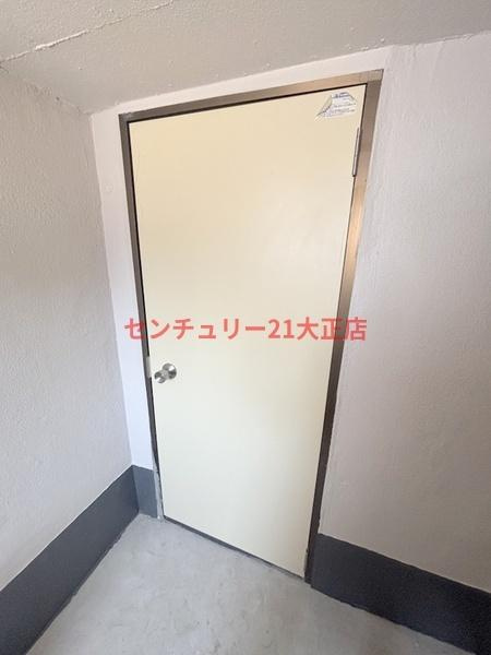 大阪市港区築港４丁目の賃貸マンションの玄関