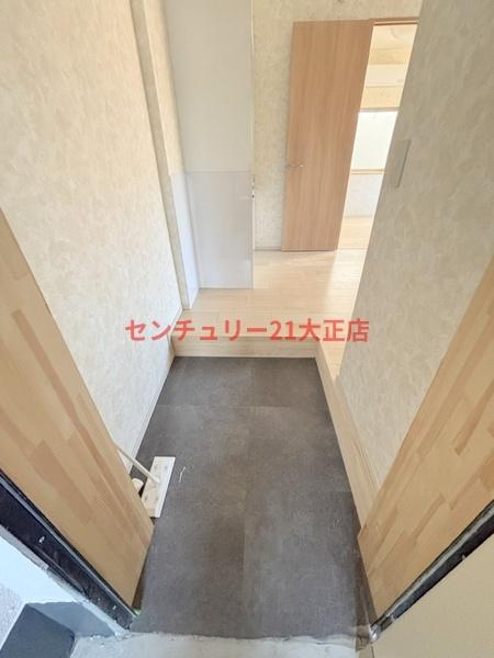 大阪市港区築港４丁目の賃貸マンションの玄関