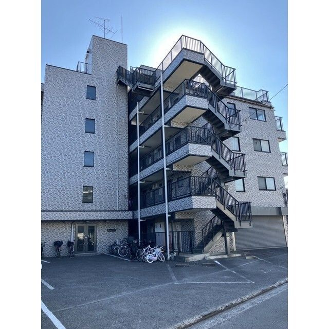 レジデンス・デューの駐車場