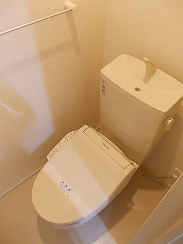 サン　ブライトのトイレ|落ち着いた色調のトイレです