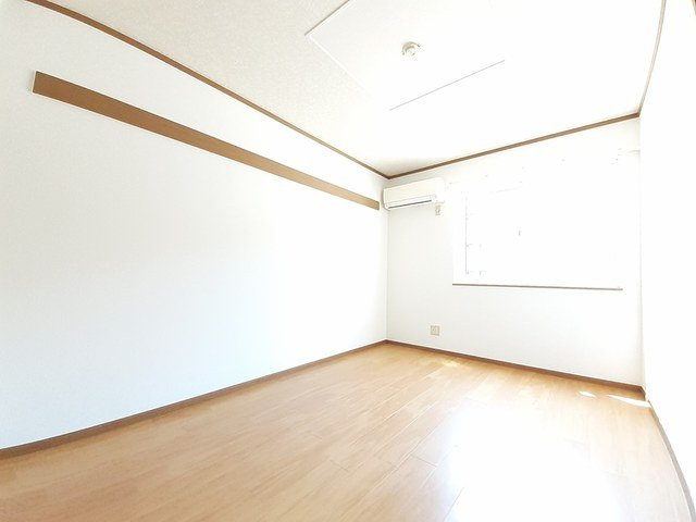 レフィナードⅡの内装|明るい室内です