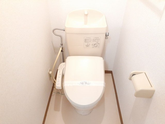 レフィナードⅡのトイレ|ゆったりとした空間のトイレです