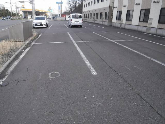 レオパレスグリーン東室蘭の駐車場