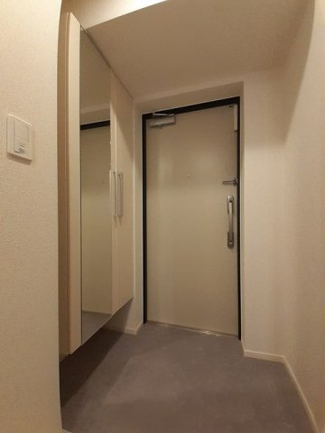 ジョリ　シャルマンの玄関