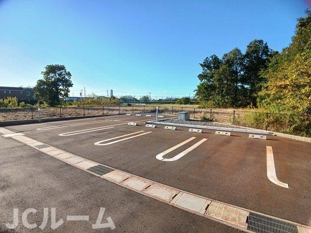 ネオ　シャングリラの駐車場