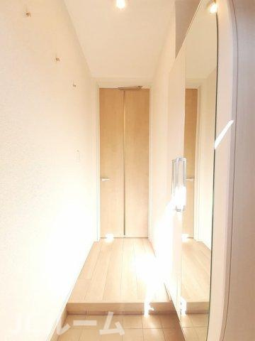 ネオ　シャングリラの玄関