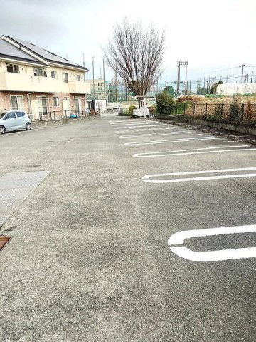 ランドマークけやきⅦ番館の駐車場